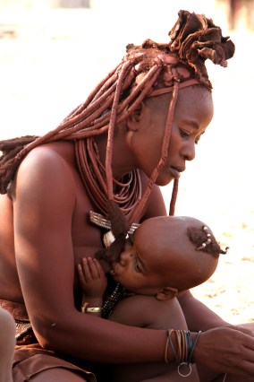 Namibia, a woman and her infant Photo by Yves Picq (2007)